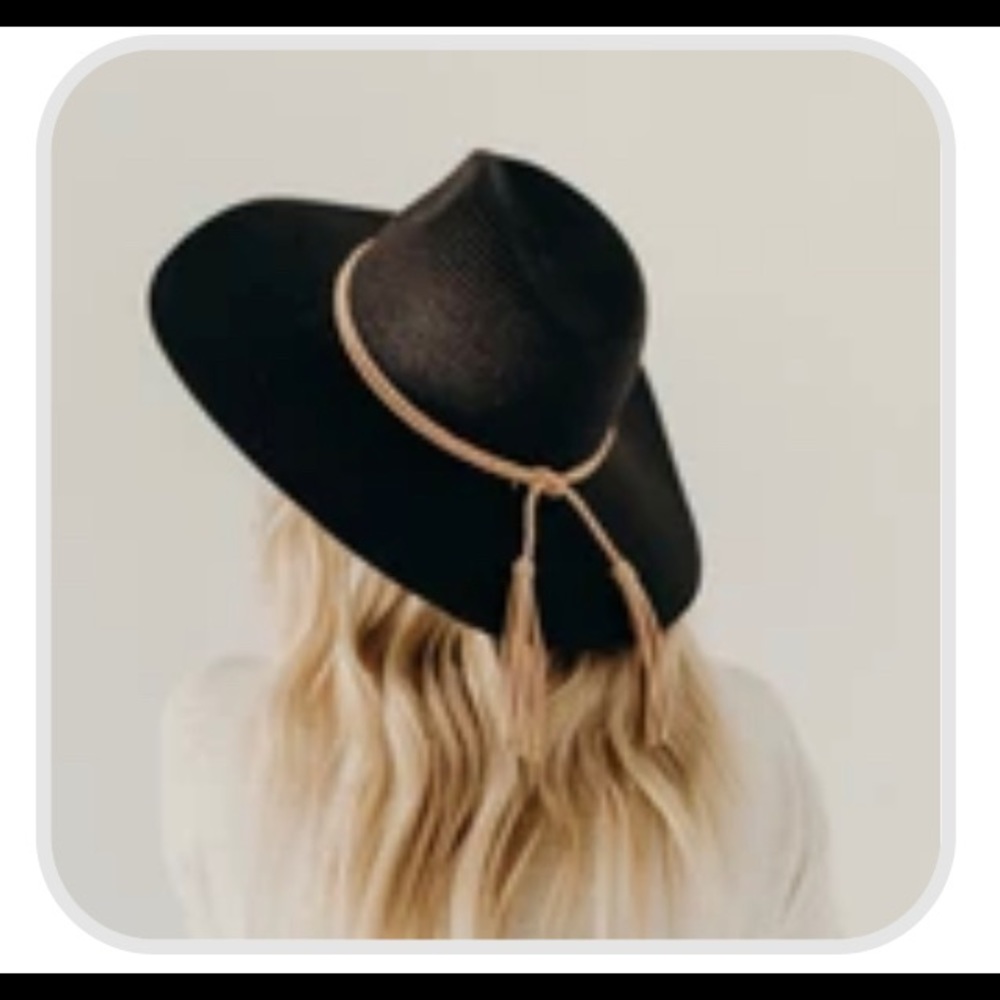 Carly Jean Los Angels Black Hat